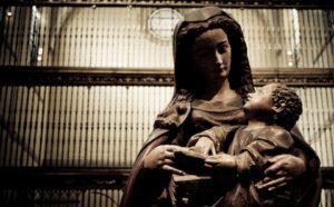 A statue of the virgin holding a child in a church.