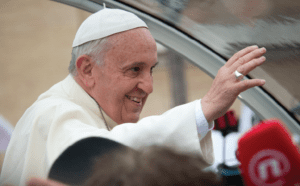 Pope francis waves to the crowd.